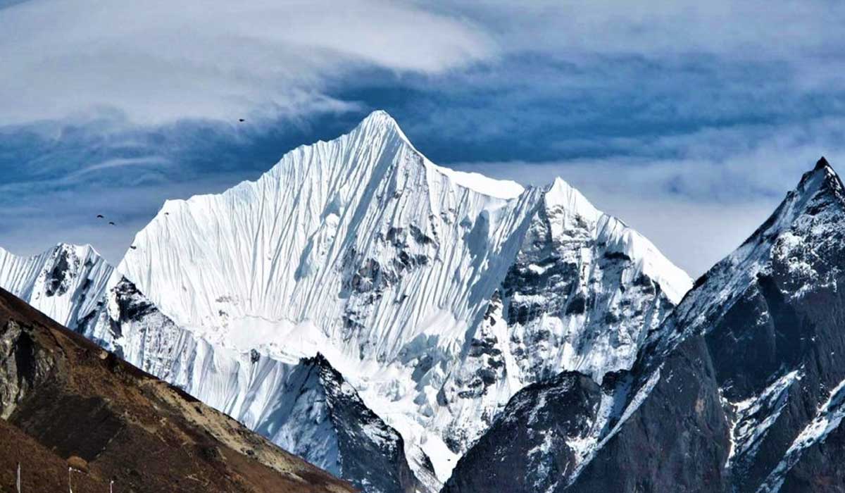 Snow-covered 7000m peaks in the Karakoram Mountain range